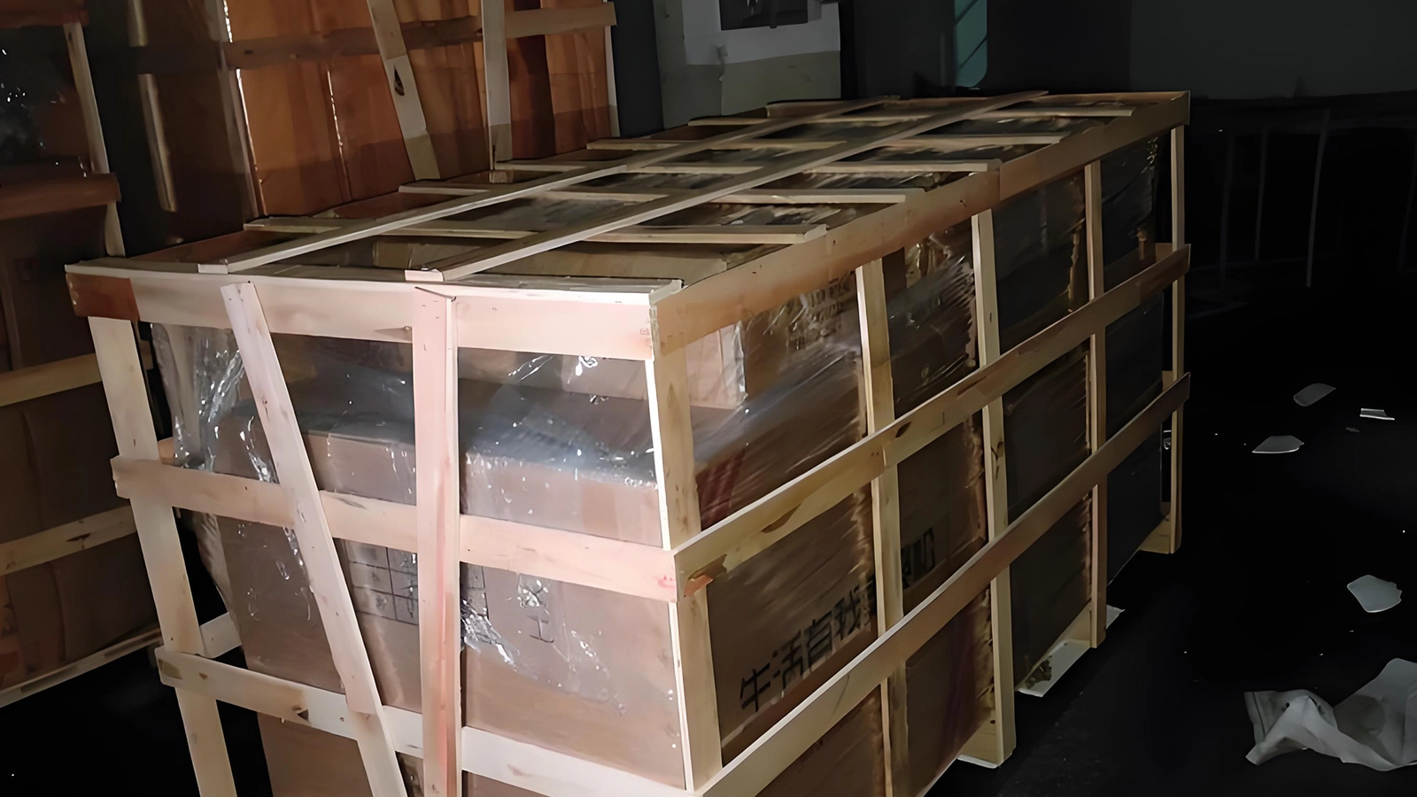 图片预留：木架或木箱包装