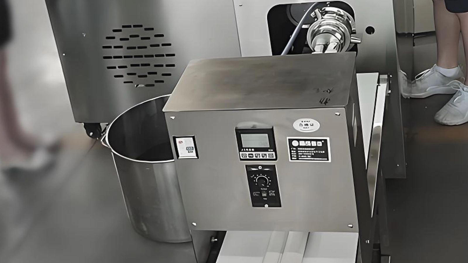 案例主图预留：大型机器或商用设备整体照